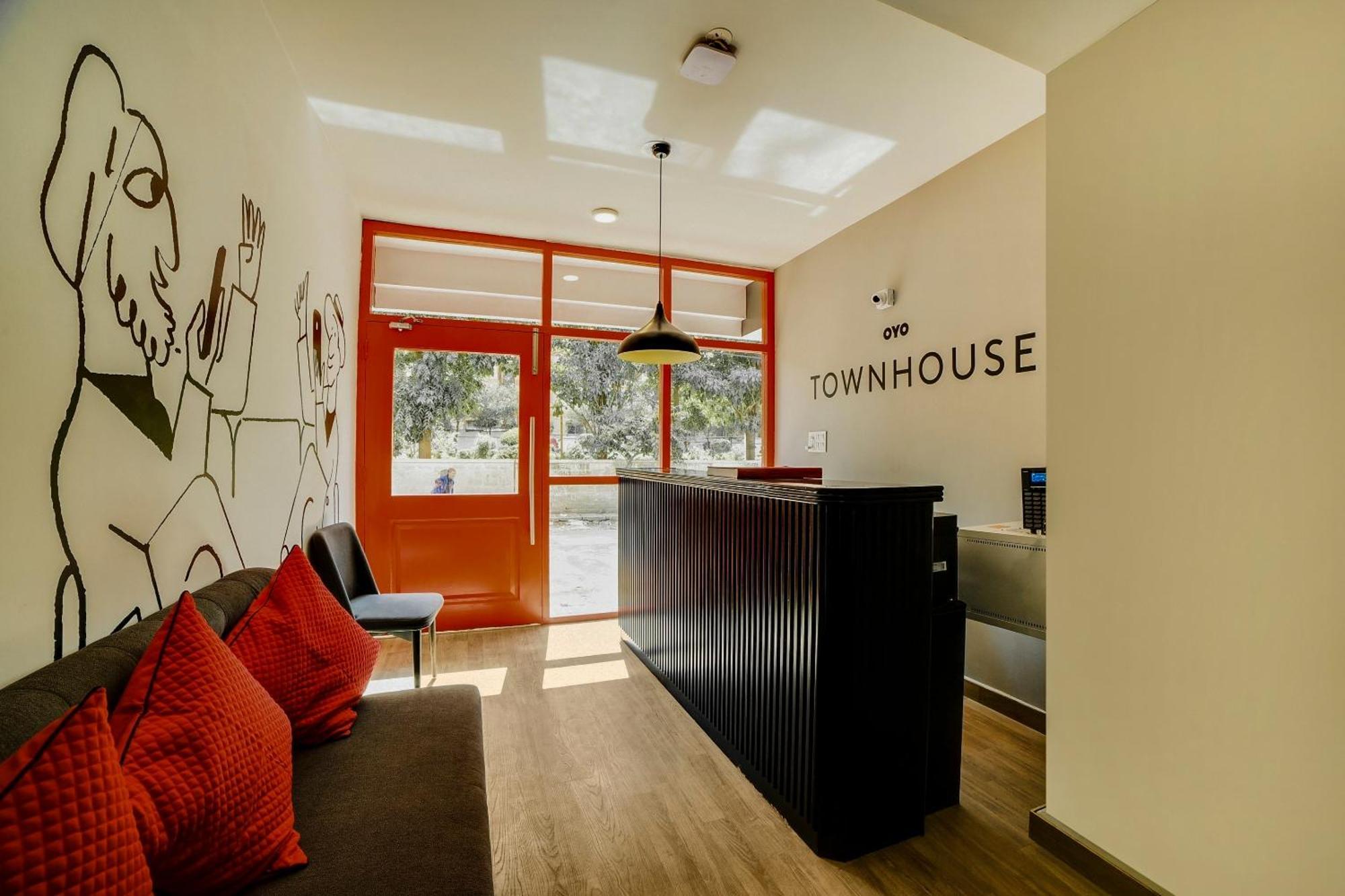 Townhouse Sarvar Hospitality Near Ascendas Park Square Mall Bangalore Dış mekan fotoğraf